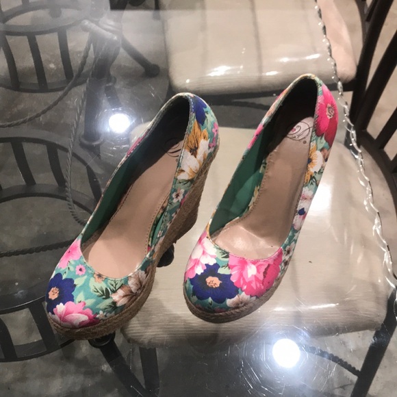 Shoes - Picture 1 of 2